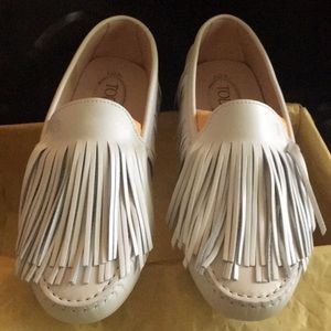 Tods Gommini in white